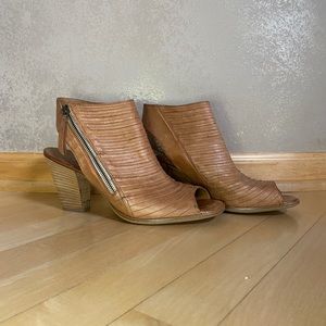 Paul Green Cayanne Leather Peep Toe Sandal. Size 11 US.